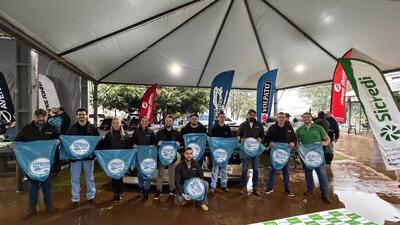Sicredi Grandes Lagos PR/SP promove ação de sustentabilidade durante Campeonato Santiago de Pesca Esportiva